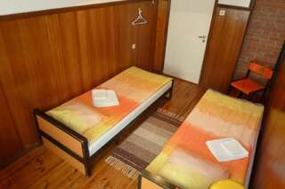 Гостевой дом Kihelkonna Pastorate Guesthouse Кихельконна Двухместный номер с 2 отдельными кроватями-3